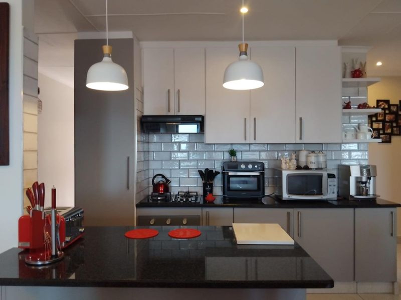 Charming Duet with Ocean Views in Island View, Mossel Bay - Photo 6