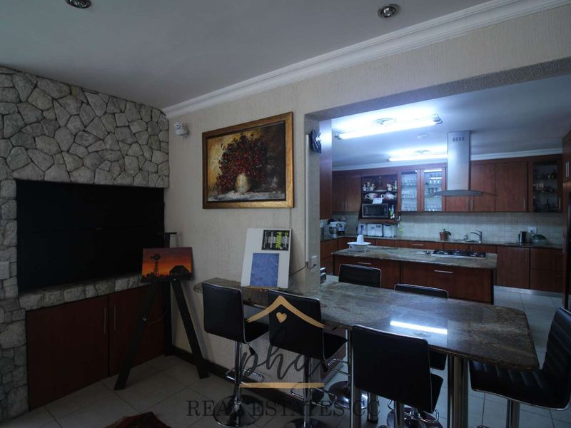 4 Bedroom house with 2 bedroom Flat for Sale - Swakopmund (Ext 9) - Photo 10