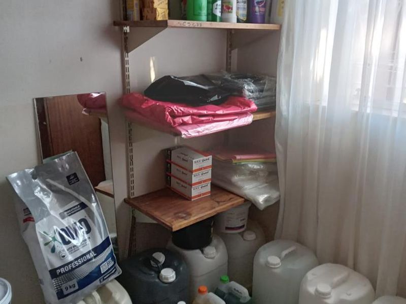 Extensive Multi-Unit Property with Full Facilities – Ideal for Investment or Specialized Use - Photo 10