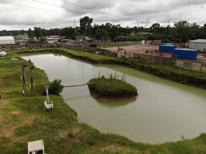 PRICED TO SELL – 2.02HA PROPERTY WITH HOUSE | MASSIVE DEVELOPMENT POTENTIAL - Photo 2