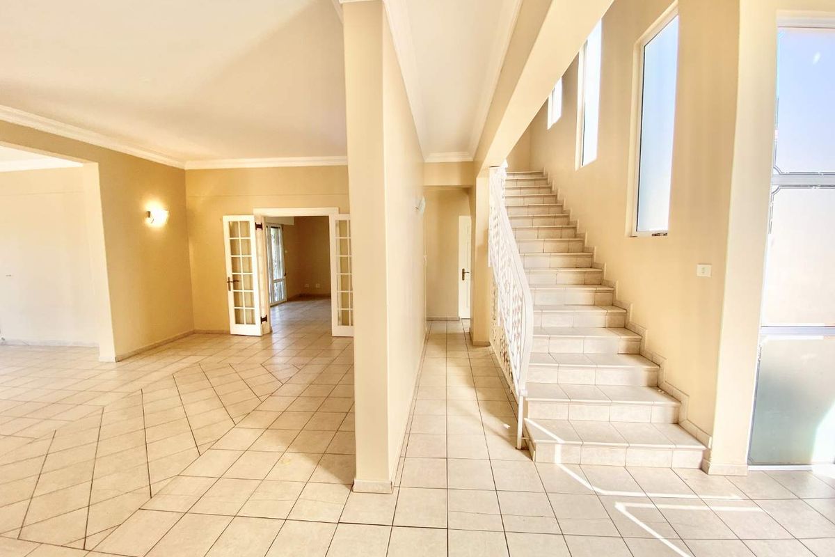 Hendra Estates - Rare Find! Large Family home To Rent With Flat and Staff Accom In Umhlanga - Photo 4