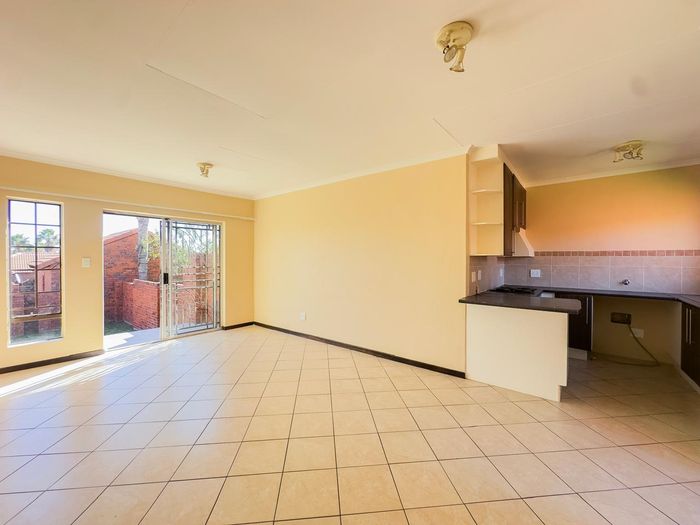 Property #2504165, Townhouse For Sale in Mooikloof Ridge