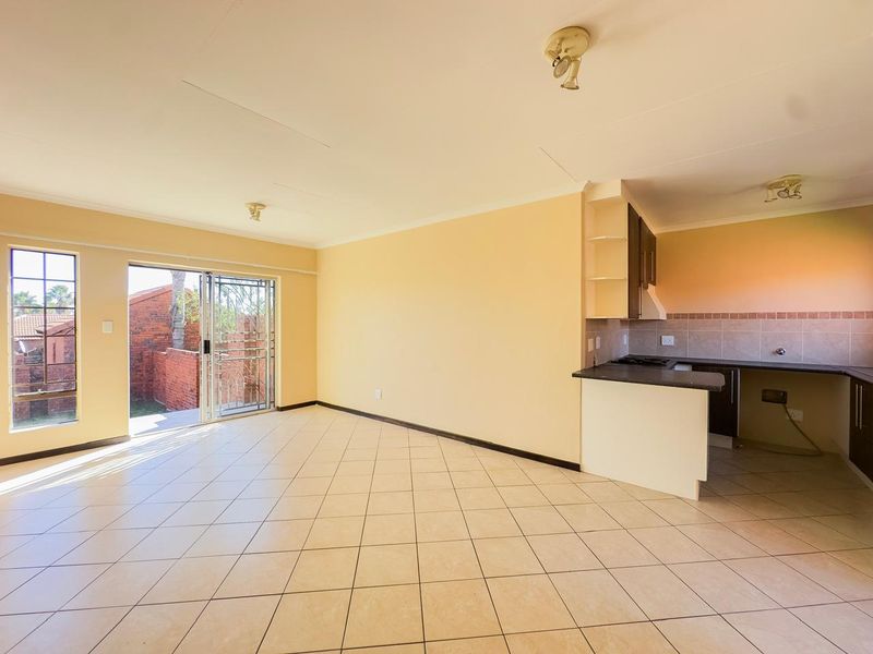 2 Bedroom Simplex With A Private Garden - Photo 1