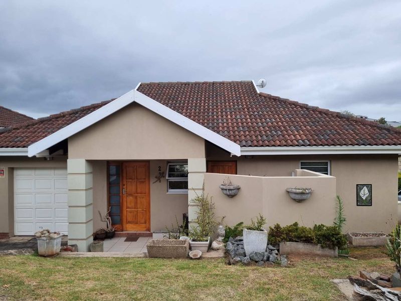 Welcome To This Stylish Property At  Ascot Park Beacon Bay. - Photo 3