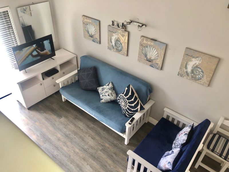 Coastal living 3 bedroom - Photo 7