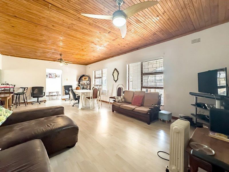 Spacious Family Home with a Separate Flatlet - Photo 5