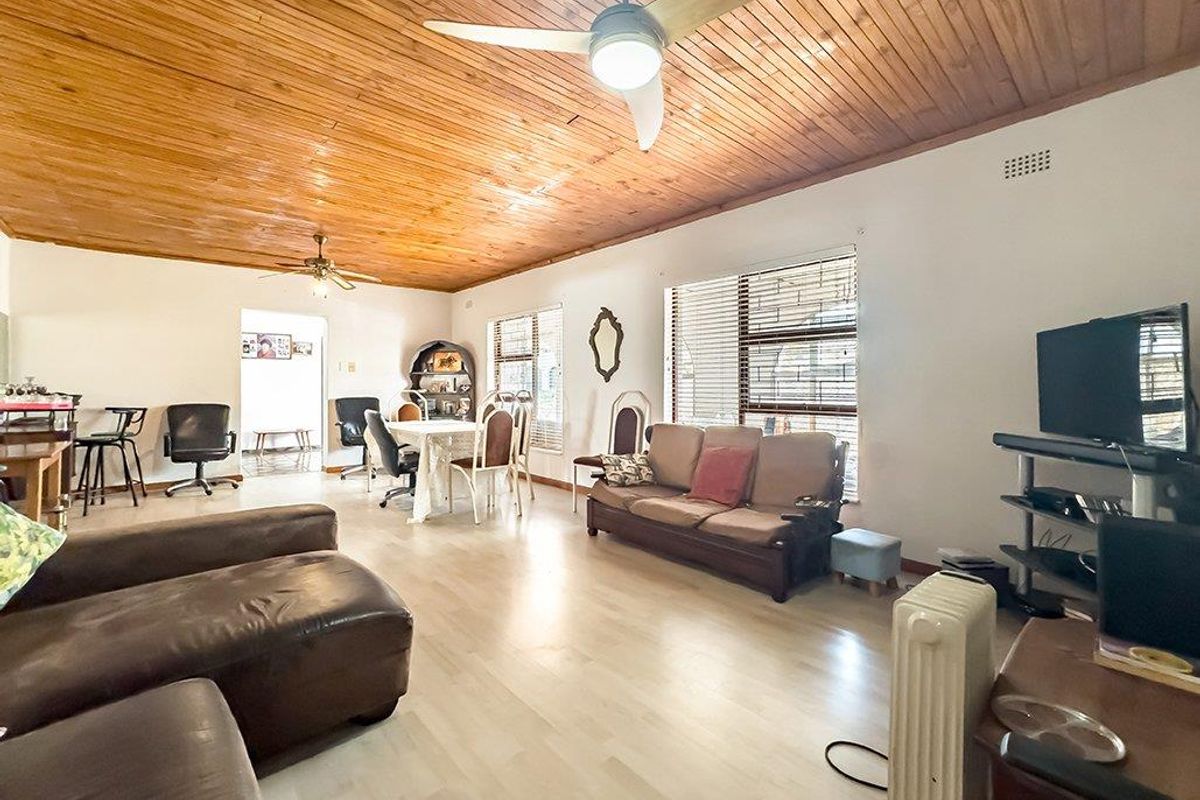 Spacious Family Home with a Separate Flatlet - Photo 5