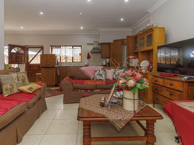 Your Perfect Family Retreat in Greenvale Village, Hillcrest - Photo 9