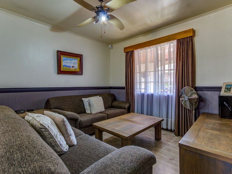 QUALITY 4/5 BEDROOMED HOME IN SECURE BOOMED AREA - Photo 6