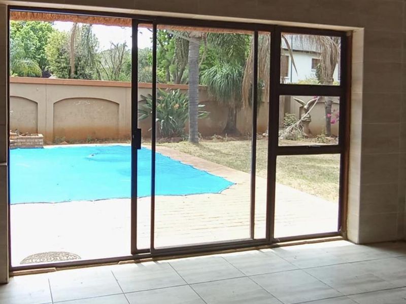 Prime location. Pure impact. - Photo 2