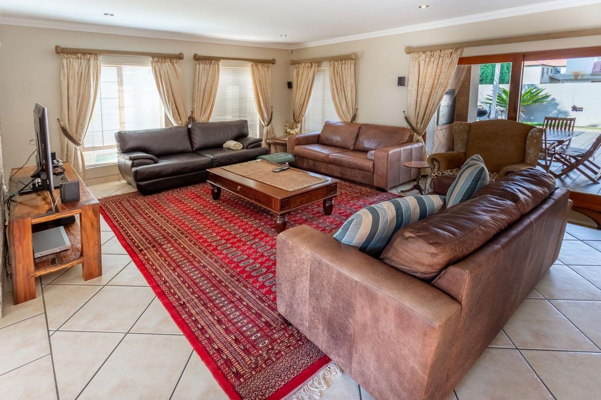 Beautiful 3 Bedroom home in prime location - Photo 3