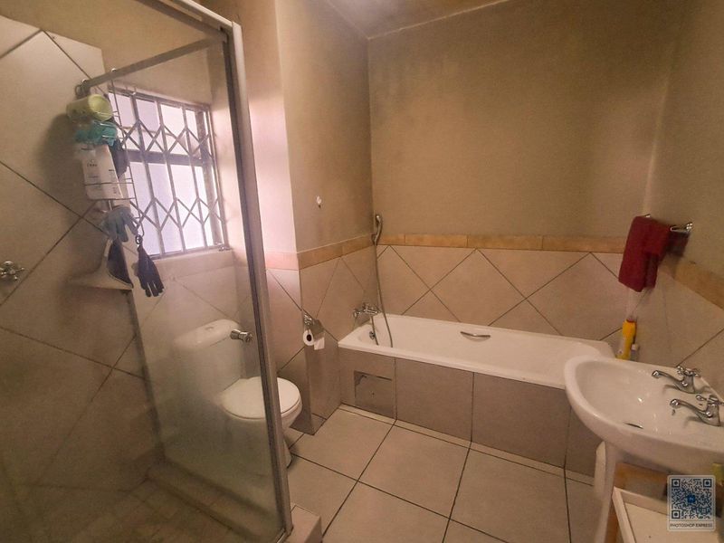 2 Stunning Bedroom In Glen Acres Park Midrand - Photo 8