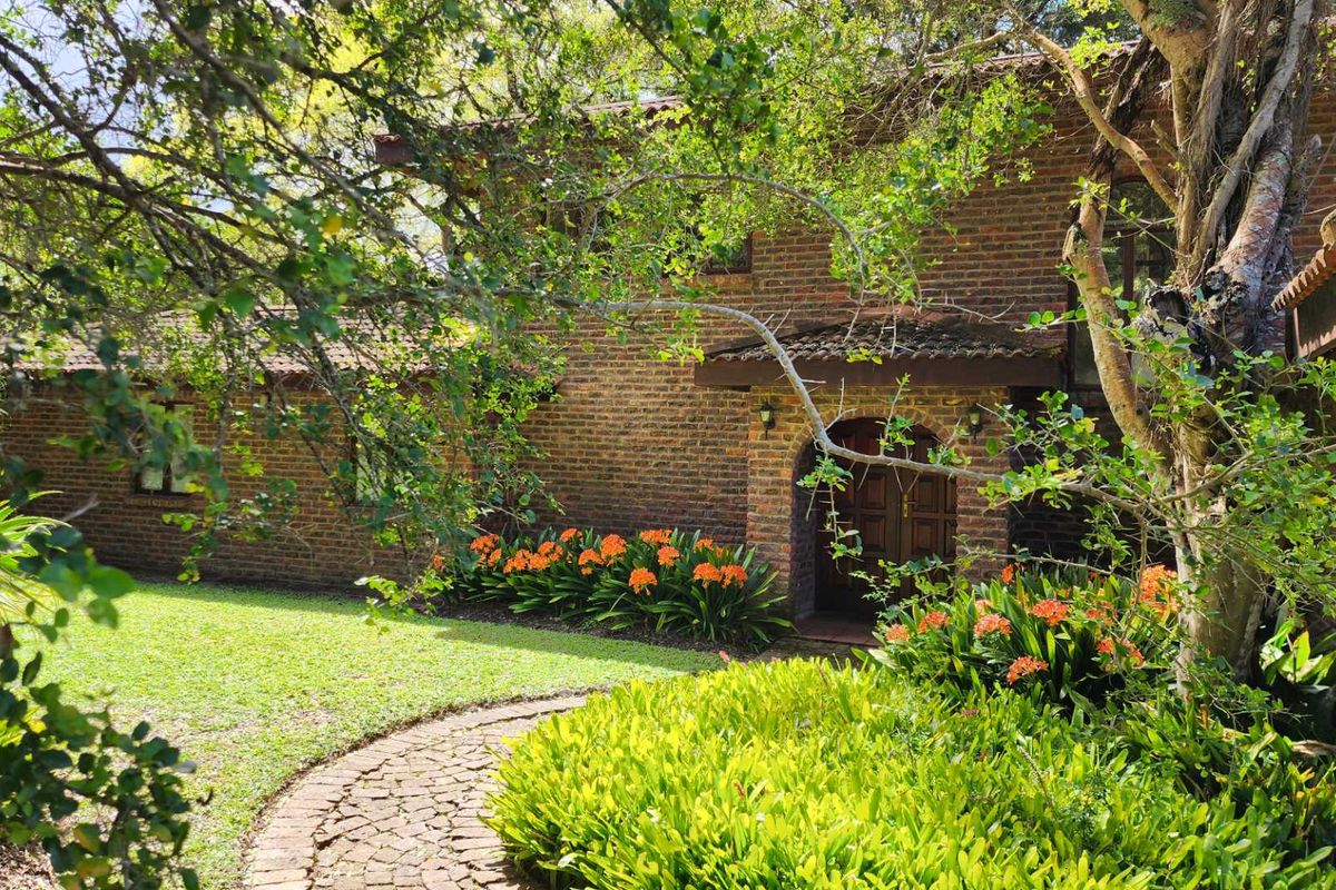 Don't judge the book by it's cover! - Photo 3