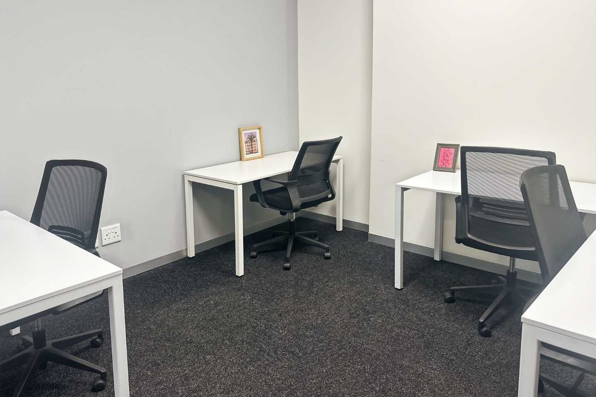 Serviced office space for 10 persons in Regus The Boardwalk - Photo 4