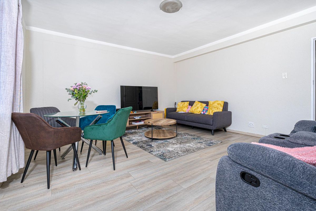 Stunning 2-Bedroom Apartment with Balcony, Stream Views & Mountain Backdrop - Photo 2