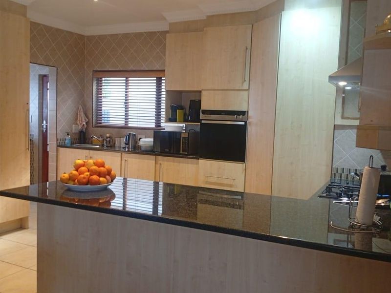 FAMILY HOME FOR RENT IN GLEN EAGLE ESTATE - Photo 9