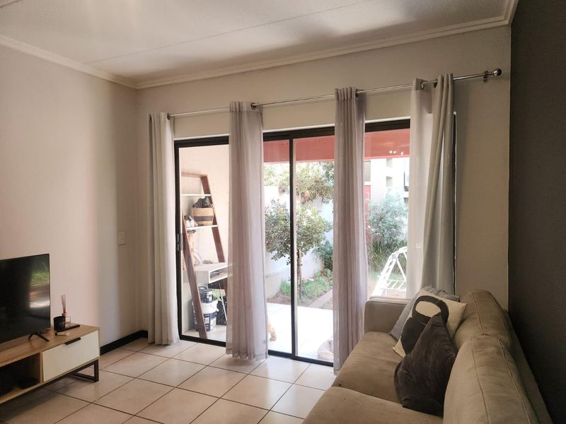 1 Bedroom Apartment with Private Garden in Secure Lonehill Estate - Photo 9