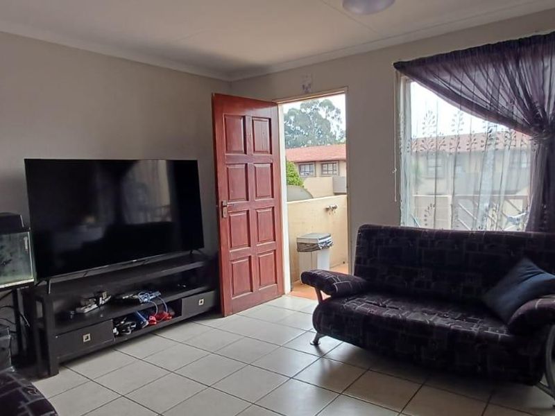 STUNNING RENOVATED UNIT - Photo 2