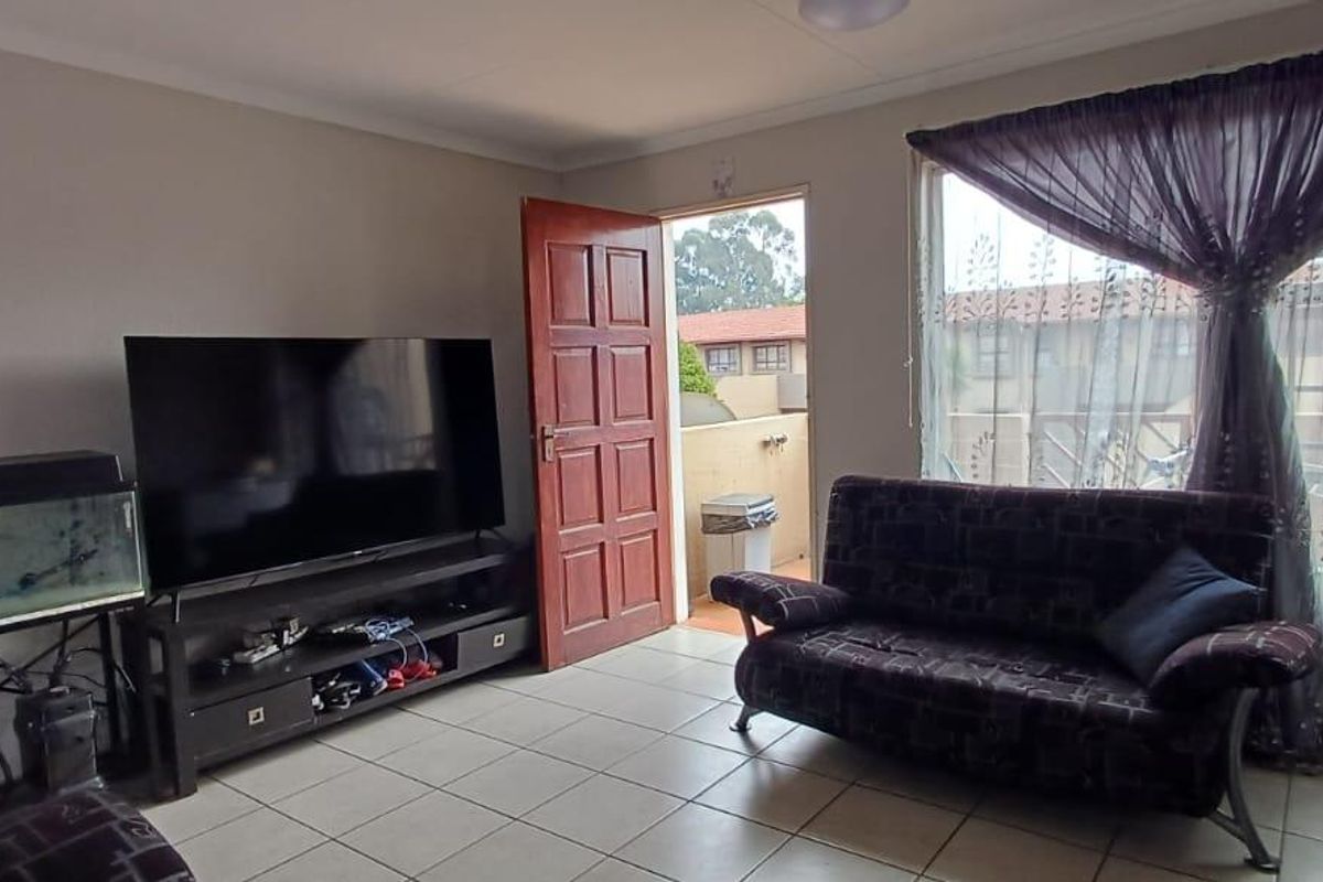 STUNNING RENOVATED UNIT - Photo 2