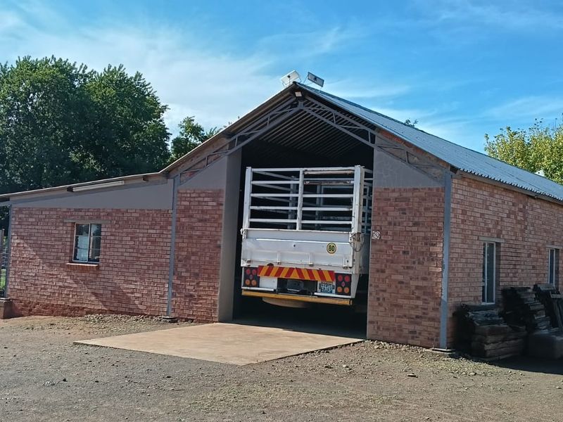 OUTSTANDING SMALL HOLDING. CAN BE USED FOR,GUESTHOUSE,ANY BUSINESS. ANY FARMING,LOTS OF WATER. - Photo 5