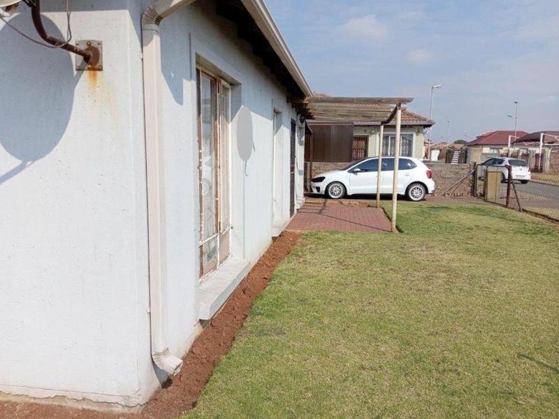 3 Bedroom House For Sale in Vanderbijlpark CE 7 - Photo 3