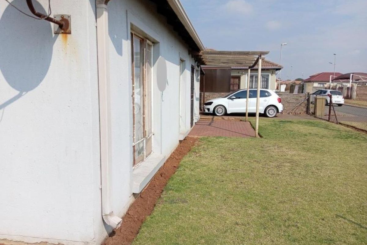 3 Bedroom House For Sale in Vanderbijlpark CE 7 - Photo 3