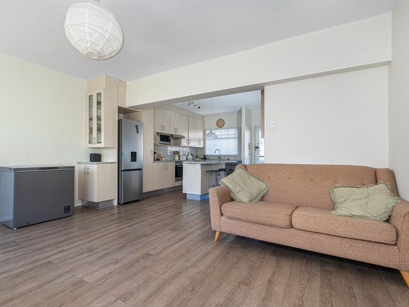 Sunny 2-Bedroom Apartment with Amazing Views - Photo 7