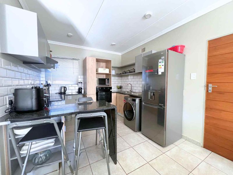 Three Bedroom home in Capital View Estate - Photo 7