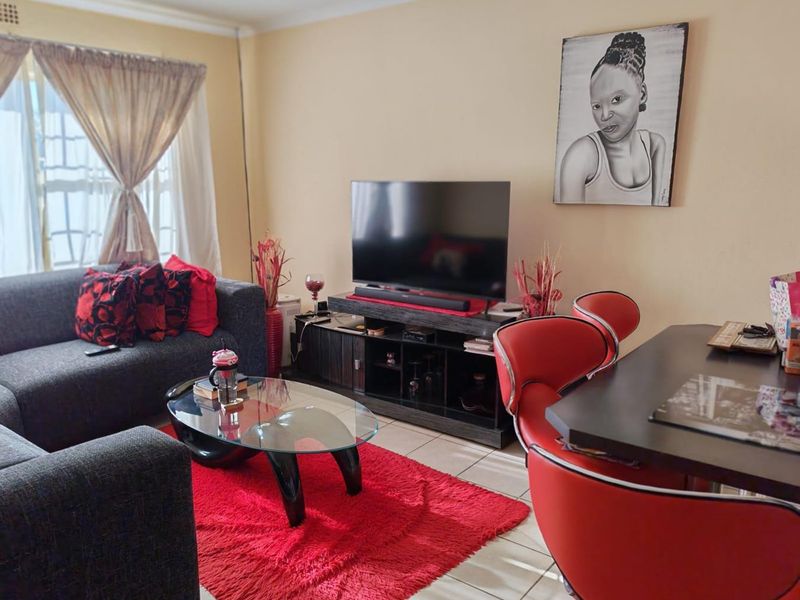 Flat for sale - Bargain. - Photo 1