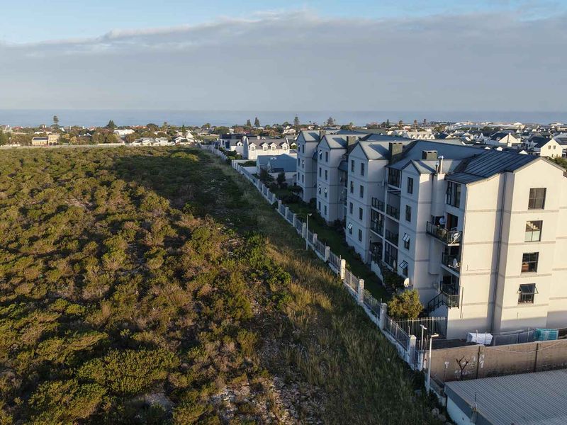 2 Bedroom Unfurnised Apartment in Mariners Village - Photo 2