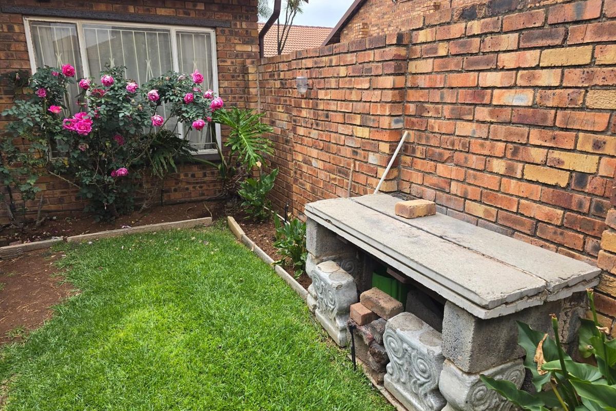 Functional Two-Bedroom Complex Unit with Garage in Kempton Park - Photo 3