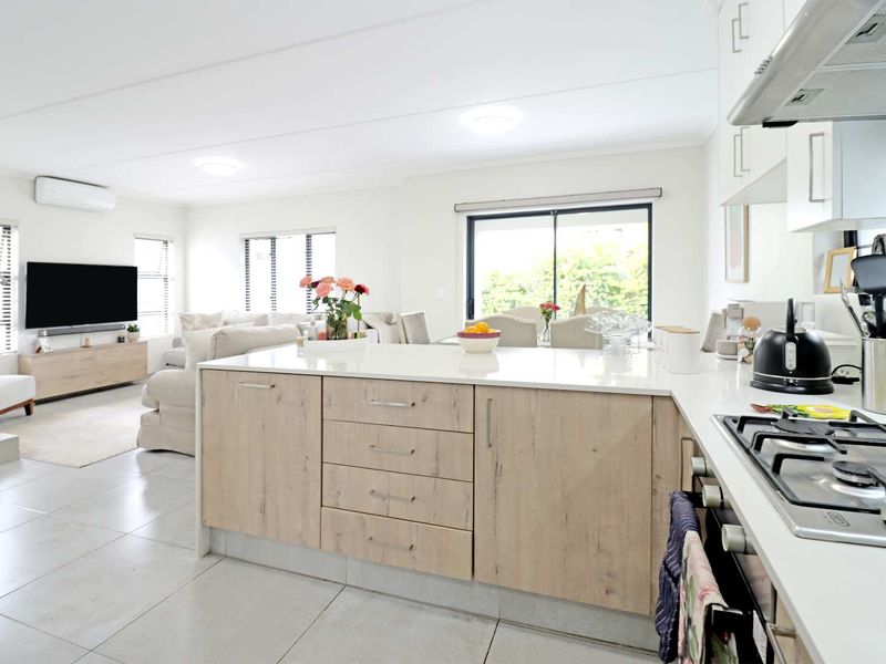 Beautifully Upgraded 3-Bedroom Home in Springwood Estate - Photo 10