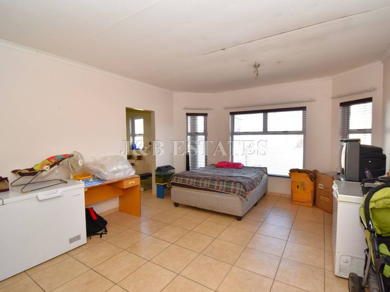 3-Bedroom House With Flatlet - Photo 5