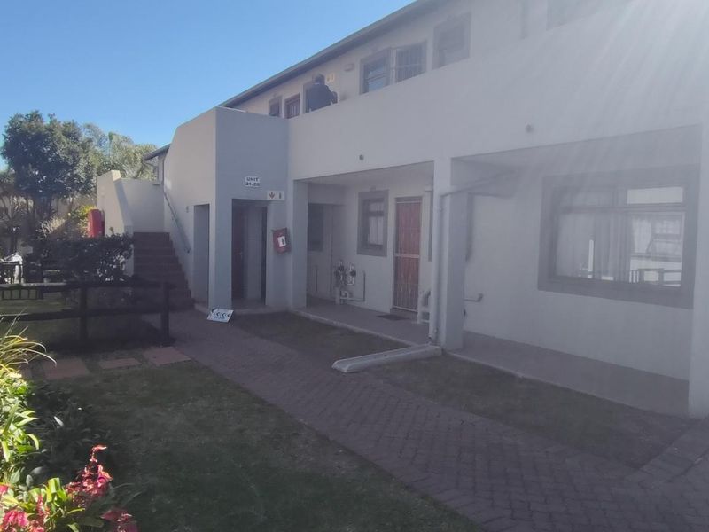Cozy 2 Bedroom Townhouse - Perfect for 1st time Home buyer - Photo 1