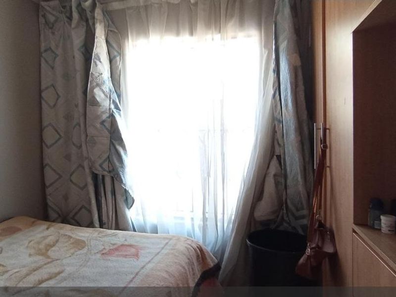 3 Bedroom.House In Clayville - Photo 6