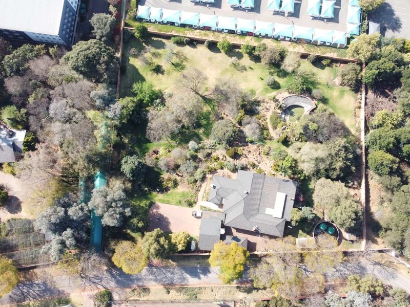 4-Bedroom Home on a 5 949m2 Stand in Constantia Kloof - Photo 8