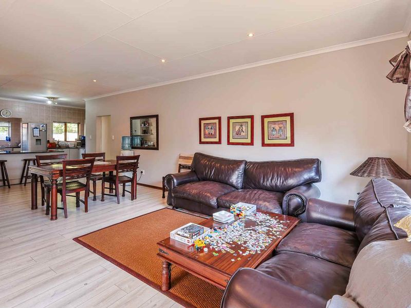 Fully Furnished 2-Bedroom, 2-Bathroom Townhouse in Silver Lakes Golf Estate - Photo 8