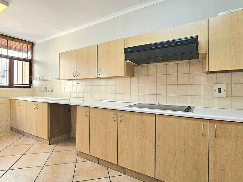 Sandton 3 bedroom Townhouse with Private Garden and Private Swimming Pool - Photo 10
