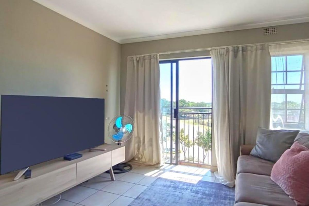 Charming 2-Bedroom Apartment - Photo 2