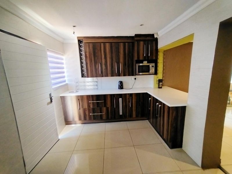 Three bedrooms house for sale in Elandspoort - Photo 2