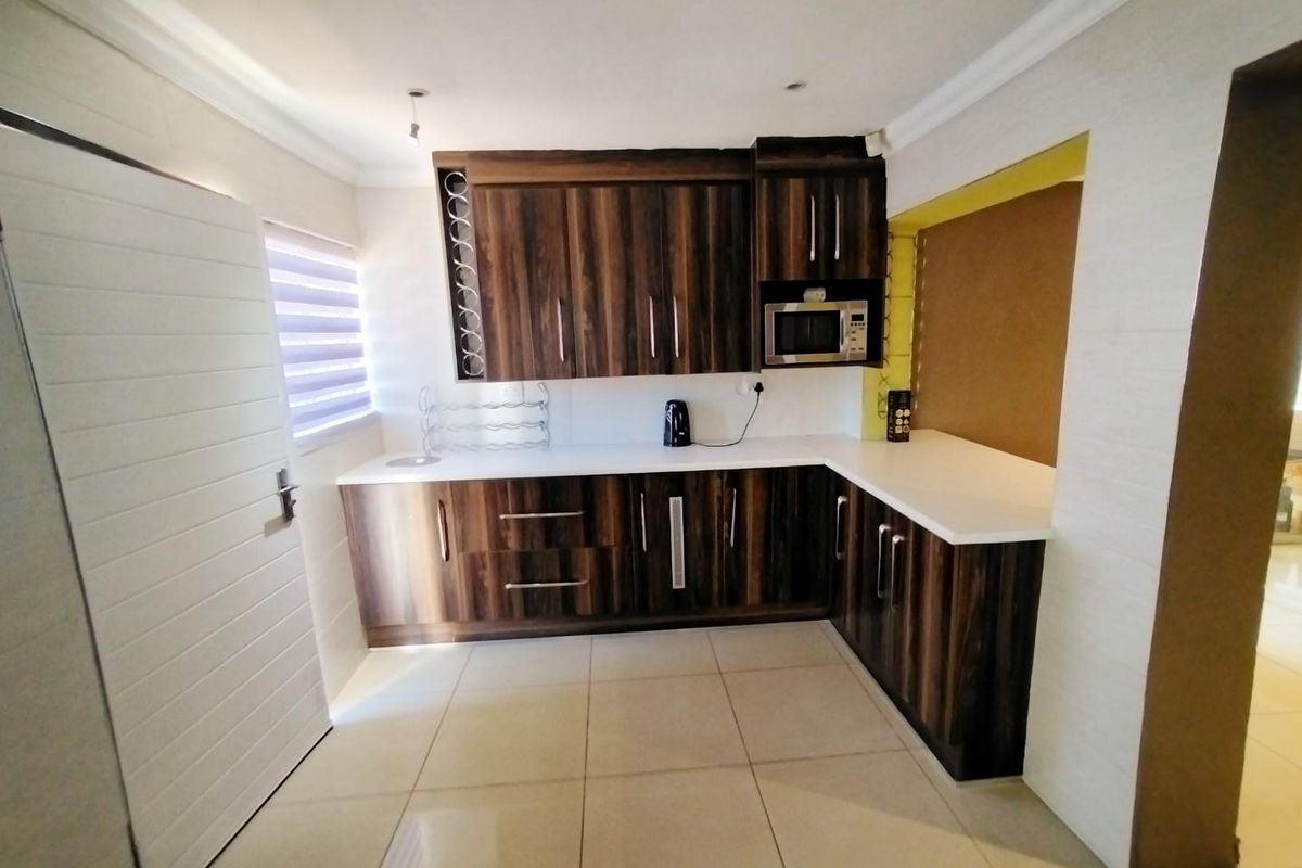 Three bedrooms house for sale in Elandspoort - Photo 2