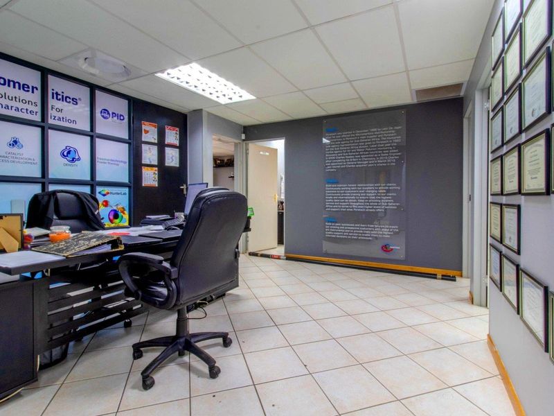 GROUND - FLOOR SUITE FOR SALE - CENTRAL LOCATION. - Photo 6