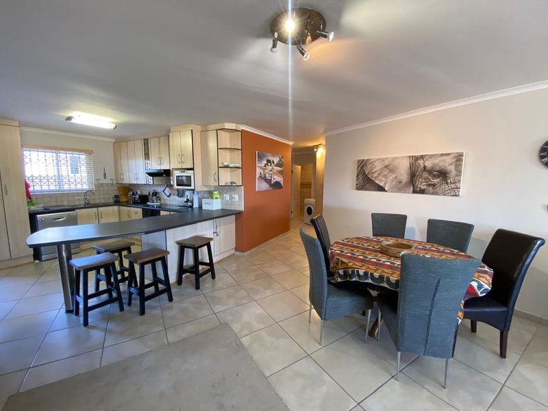 FULLY FURNISHED - 3 BEDROOM FLAT WITH SEA VIEW TO LET IN MILE 4, SWAKOPMUND, NAMIBIA - Photo 7