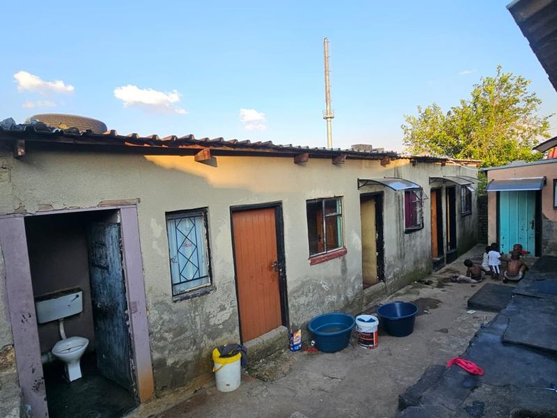 "Tembisa Gem: 4-Room House with 5 Rental Rooms & Garage!" - Photo 8