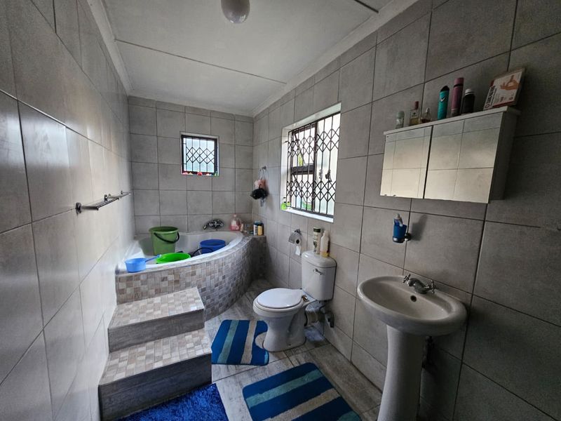 Two Homes, One Perfect Property! - Photo 9