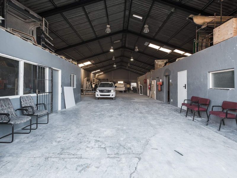 Prime Industrial Facility To Let in Montague Gardens - Photo 2