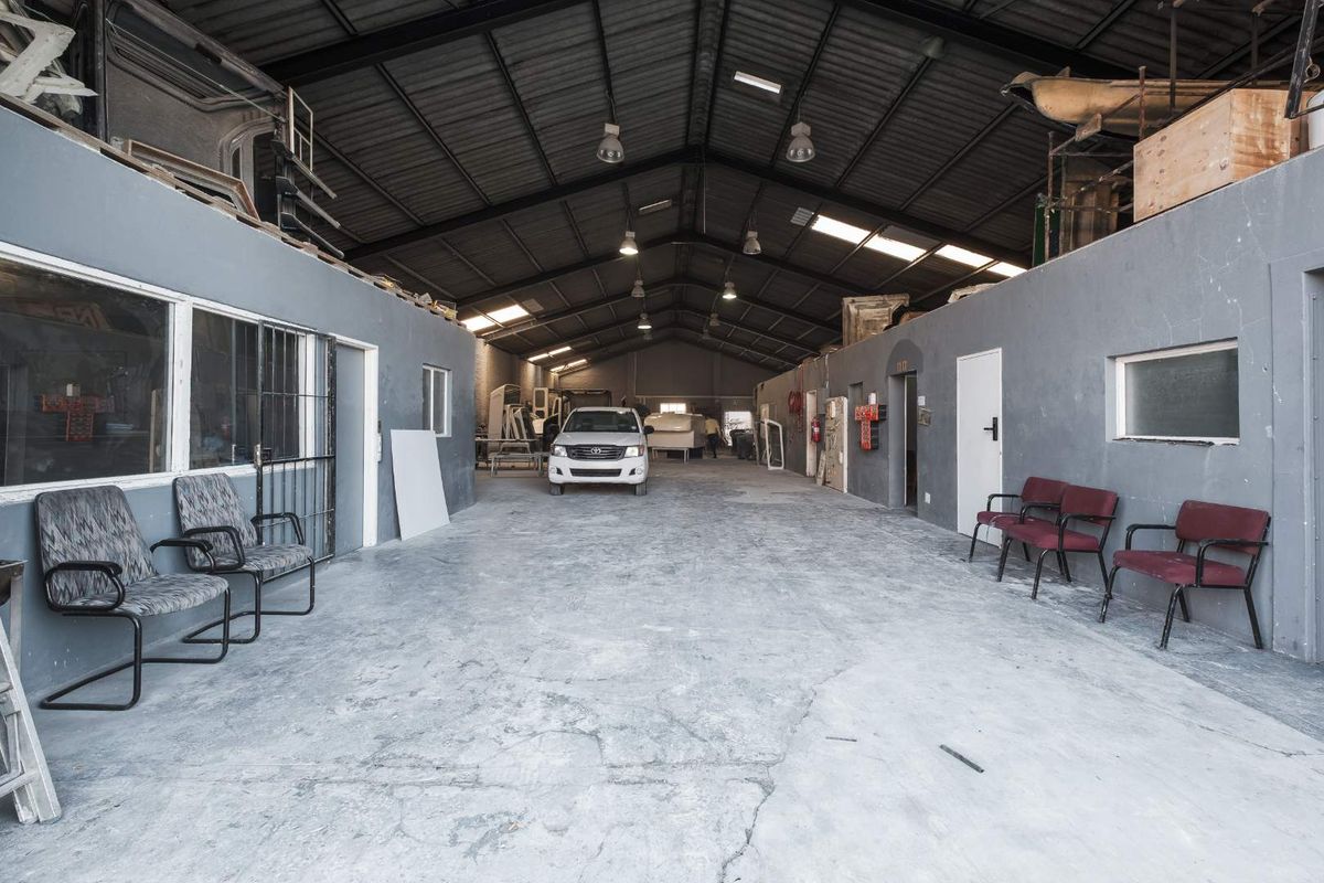 Prime Industrial Facility To Let in Montague Gardens - Photo 2