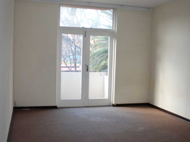 Spacious Bachelor Apartment To Let | Kronendal, 40 Troye Street - Sunnyside, Pretoria - Photo 6