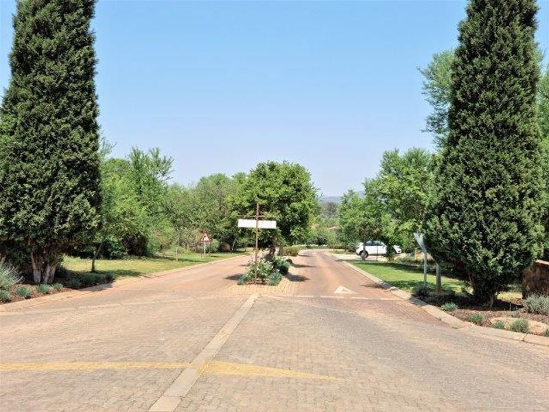 858m2 Vacant Land in Estate D'Afrique - Photo 2