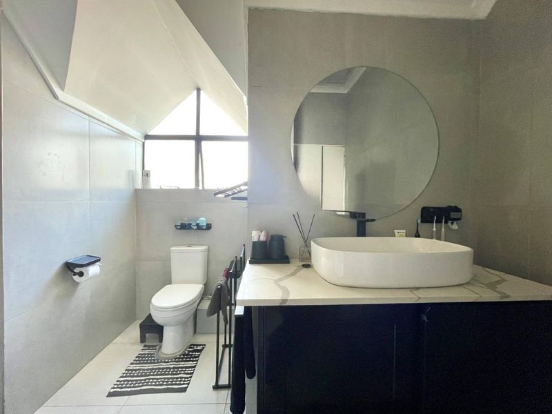 Stylish, Spacious and Move-In Ready in Sought-After Eldo Lakes East - Photo 7